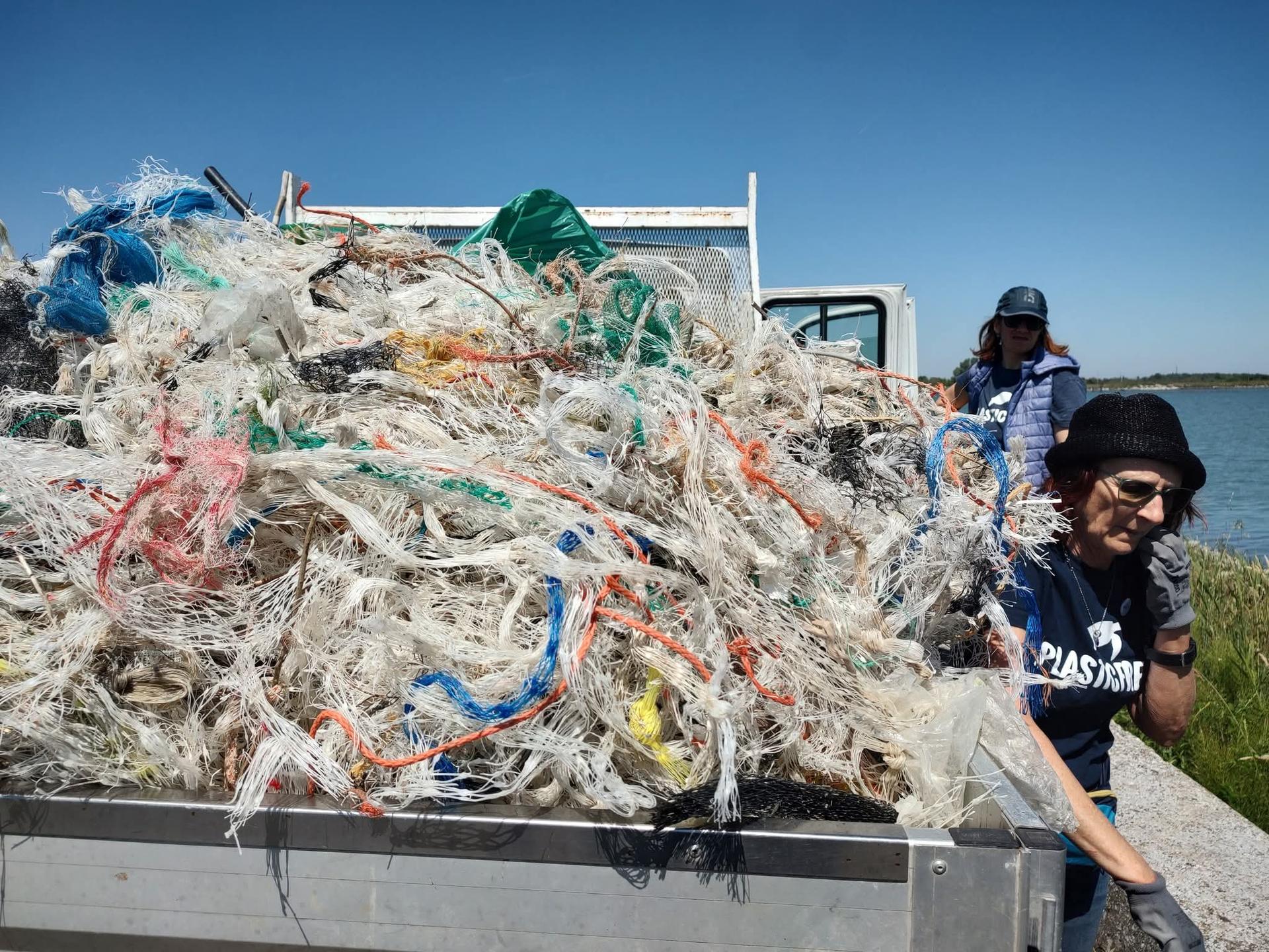 Raccolta rifiuti di Plasti Free Onlus per la Weekend del Mare 2026
